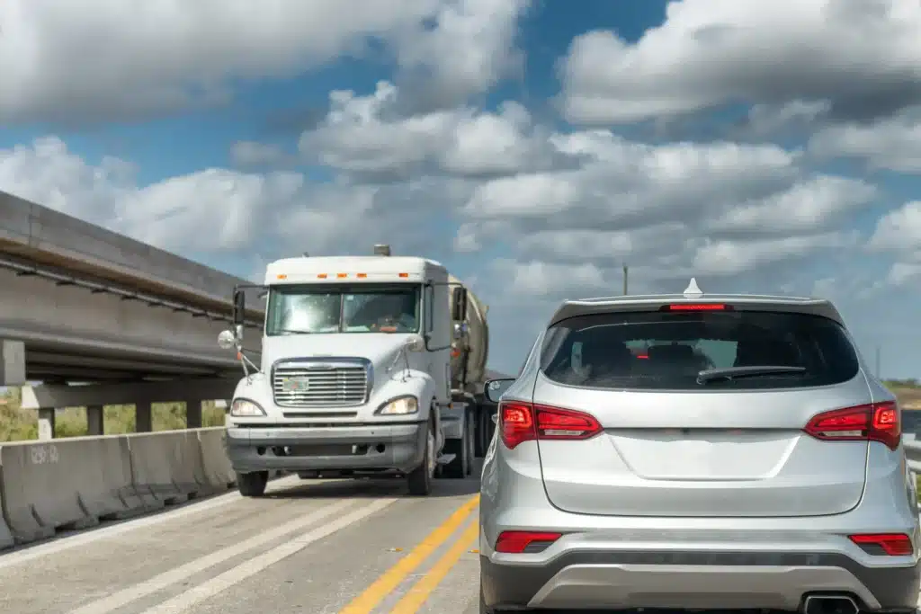 cars-and-truck-traffic-along-overseas-highway