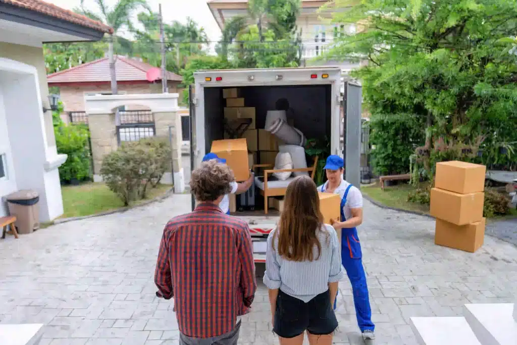 couple-moves-into-new-home-with penske movers