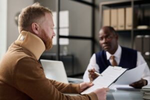 An injury victim speaking with a personal injury lawyer. How to file a personal injury lawsuit in Hammond, Louisiana.