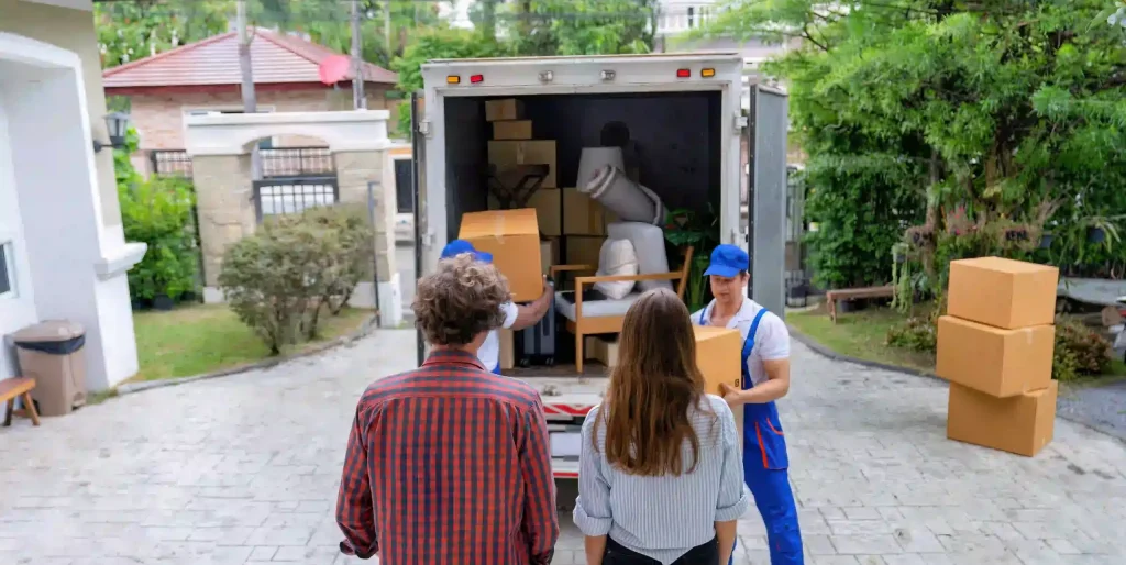 couple-moves-into-new-home-with penske movers
